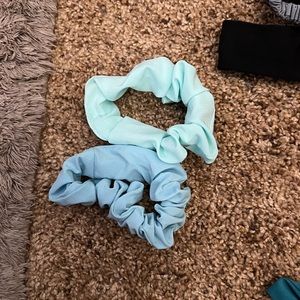 NWOT Lululemon headband and hair scrunchie bundle